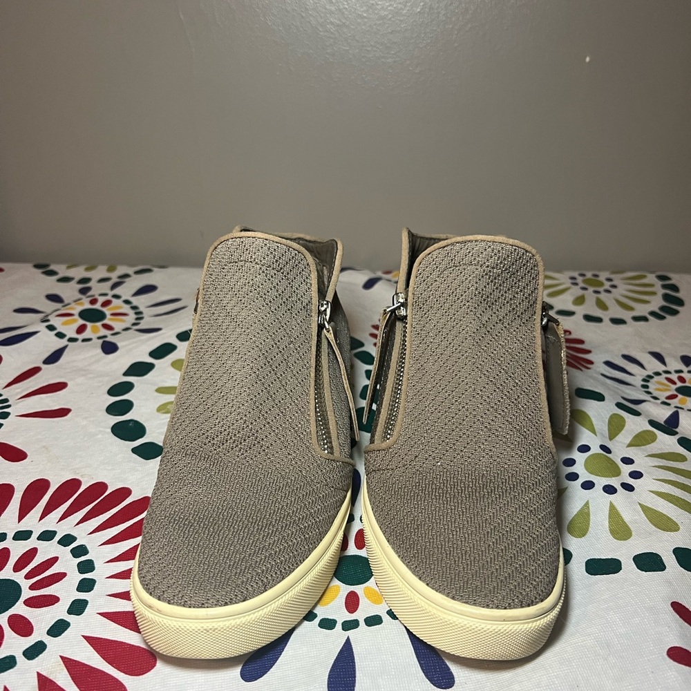 Steve Madden Taupe Camden Knit Wedge Sneakers Size 6M